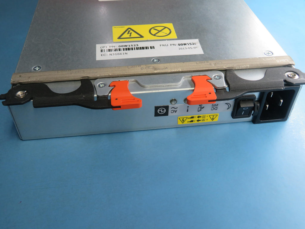 IBM DCS3700 - Unidad de fuente de alimentación 00W1526-RFB – Reacondicionado