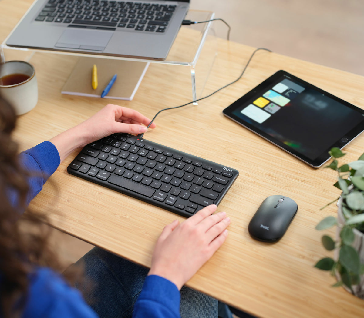 Trust Lyra teclado Oficina USB + RF Wireless + Bluetooth QWERTY Español Negro (7)