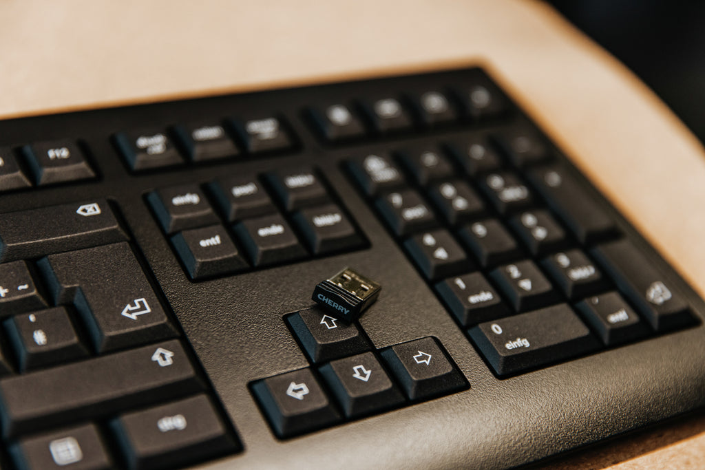 CHERRY KW 3000 teclado Universal RF inalámbrico QWERTY Portugués Negro (6)