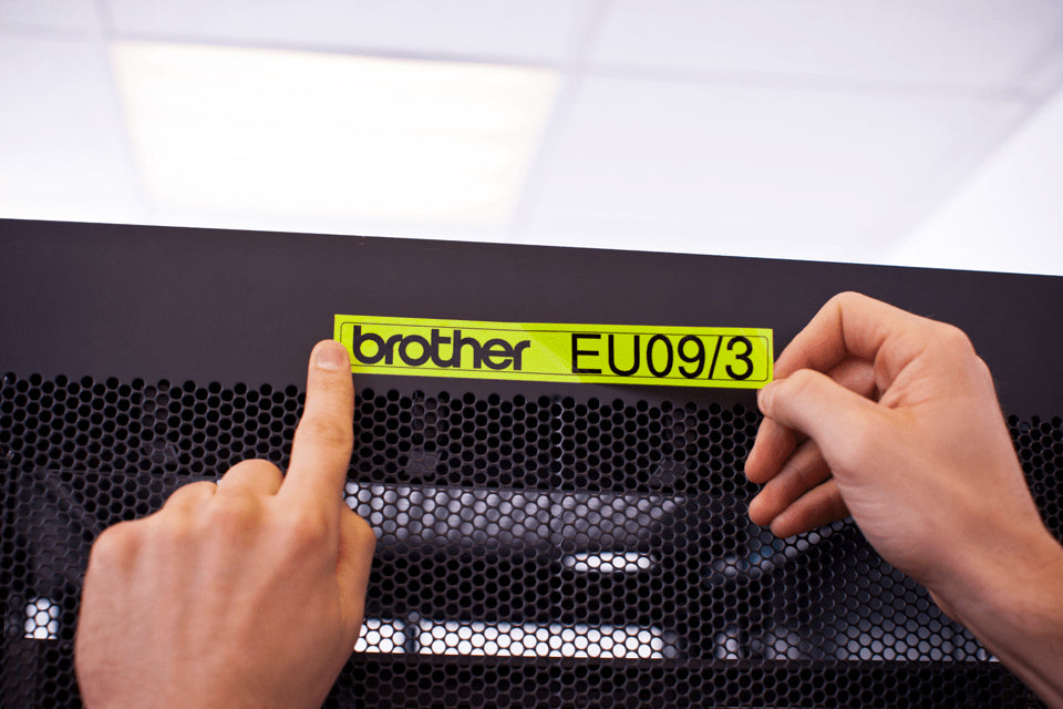 Brother TZE-C51 cinta para impresora de etiquetas Negro sobre amarillo fluorescente (3)