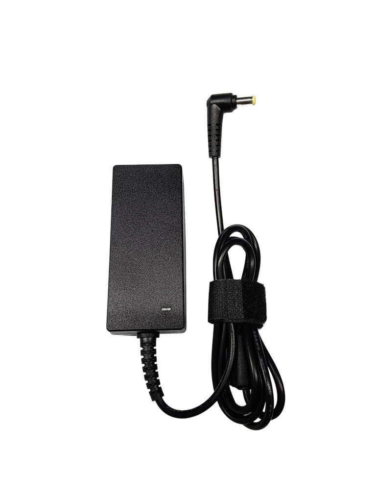 CoreParts MBA2021 adaptador e inversor de corriente Interior 40 W Negro (2)