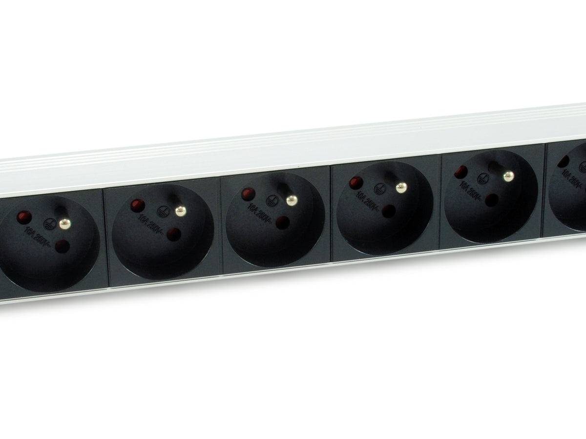 Equip 333313 unidad de distribución de energía (PDU) 8 salidas AC 1U Negro, Plata (3)