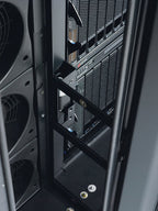 APC ACCS1009 accesorio de bastidor Panel frontal (2)
