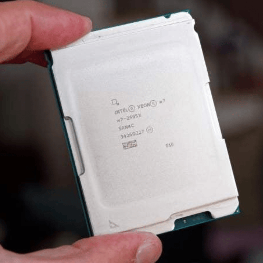 Intel 2.8GHz 26 núcleos 52 hilos 48.75MB caché FCLGA4677 Socket (2)