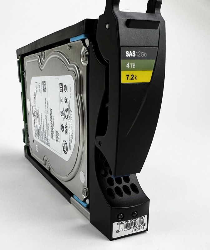 EMC 4tb 3.5 inch 12G Unity 005051614-RFB – Reacondicionado (3)