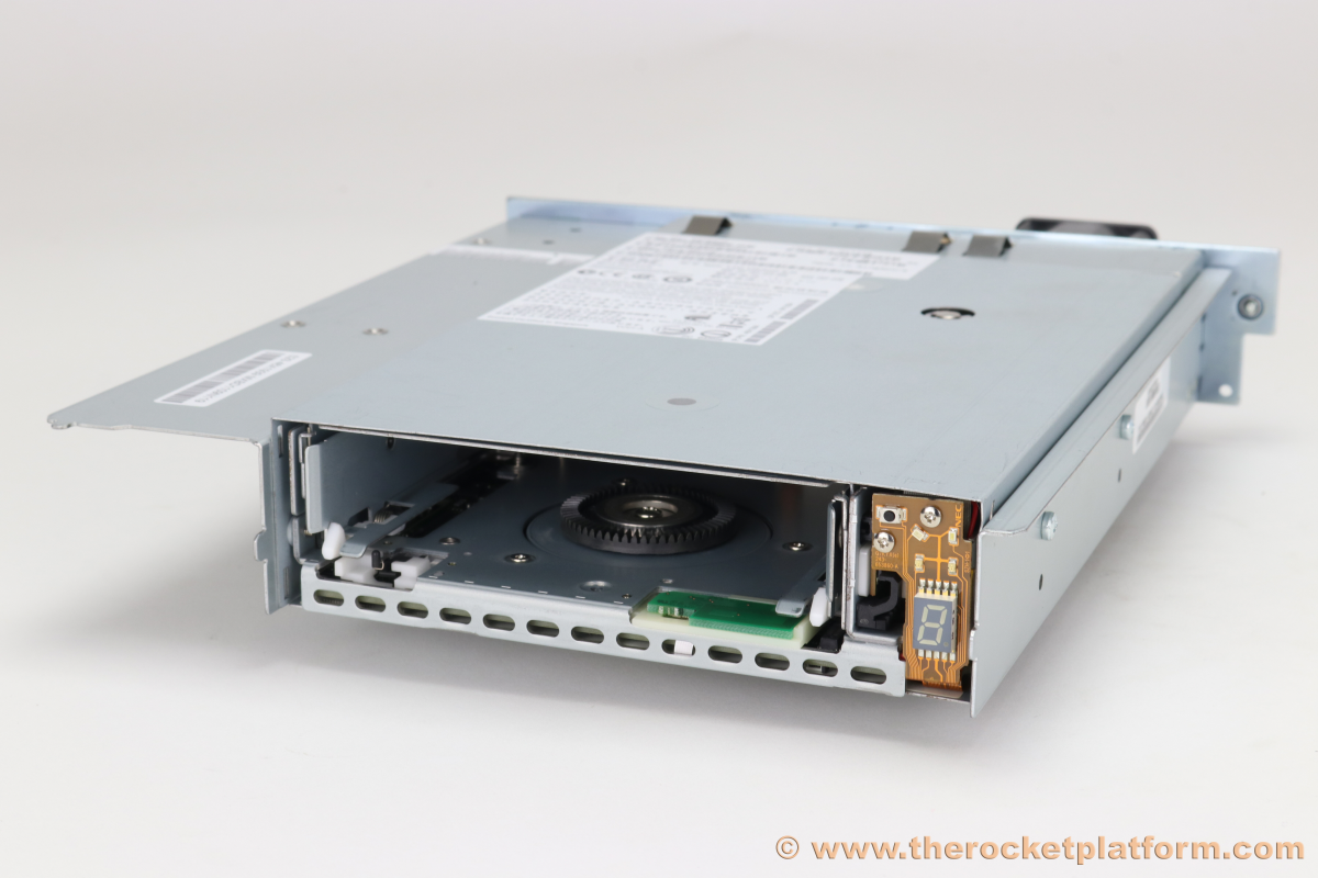 IBM Unidad SAS LTO 5 de media altura 3573-8247-RFB – Reacondicionado (2)