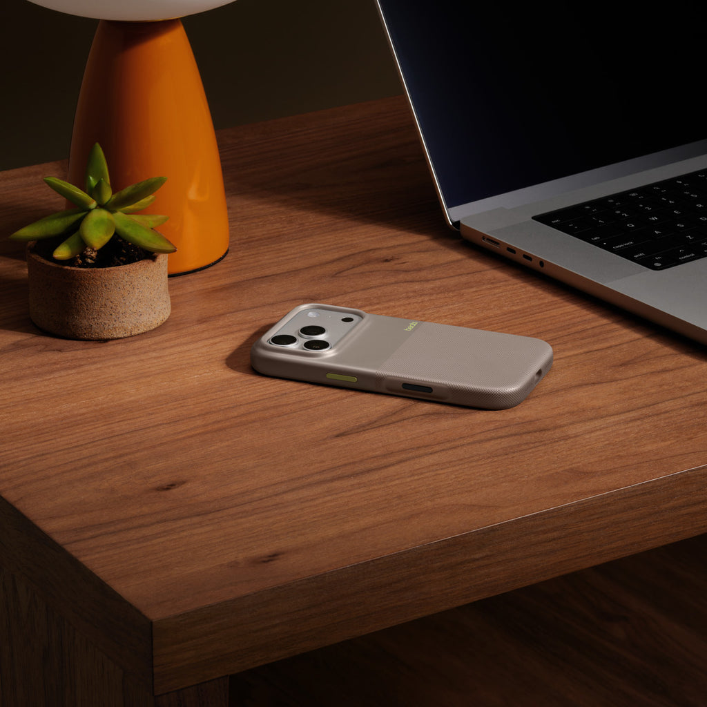 Tapa protectora para teléfono móvil - resistente - control de cámara - compatibilidad con MagSafe - poliuretano termoplástico (TPU) suave - gris alpino - para iPhone 17 Pro