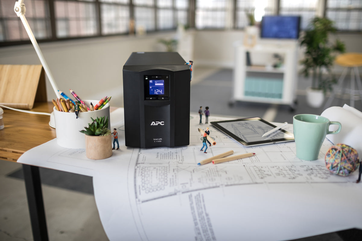 APC SMC1500IC sistema de alimentación ininterrumpida (UPS) Línea interactiva 1,5 kVA 900 W 8 salidas AC (8)